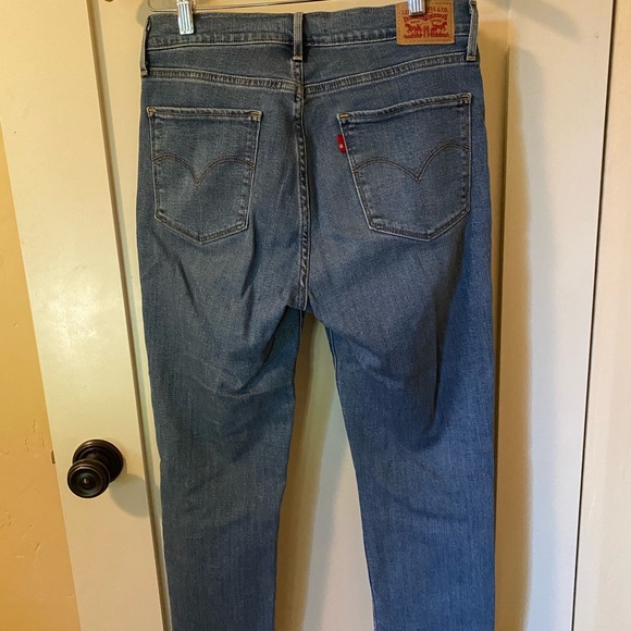 Levi’s boyfriend capri style jeans! - Picture 2 of 2